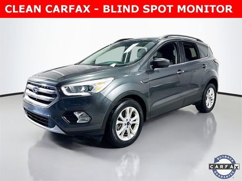 Used 2017 Ford Escape SE w/ Equipment Group 201A image 2
