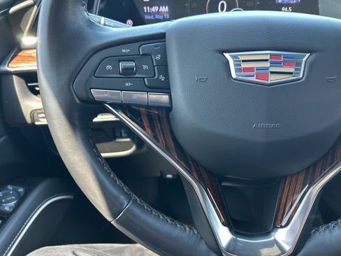 Used 2022 Cadillac Escalade ESV Premium Luxury AWD/4WD image 2