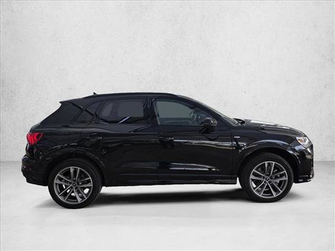 Certified 2025 Audi Q3 2.0T Premium w/ Convenience Package image 4