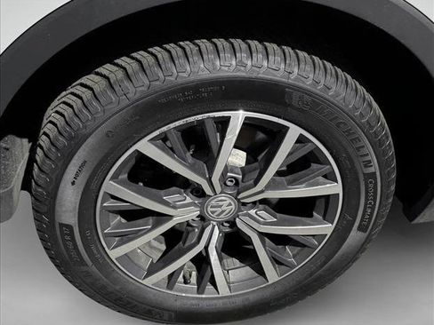 Used 2020 Volkswagen Tiguan SE AWD/4WD image 9