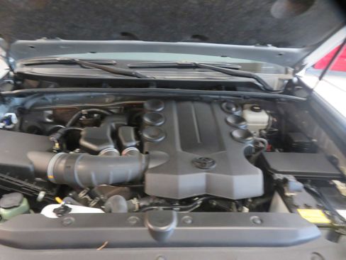 Used 2022 Toyota 4Runner SR5 AWD/4WD image 57
