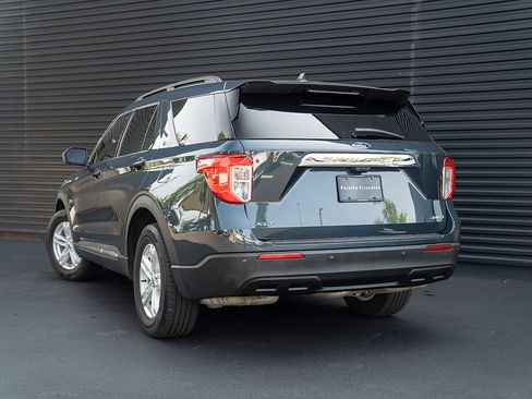 Used 2023 Ford Explorer XLT AWD/4WD image 3