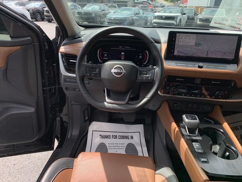 Used 2025 Nissan Rogue Platinum FWD image 21