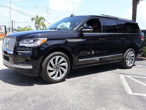 Certified 2023 Lincoln Navigator L Reserve AWD/4WD image 3