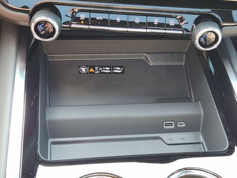 New 2026 Chevrolet Suburban Premier image 19