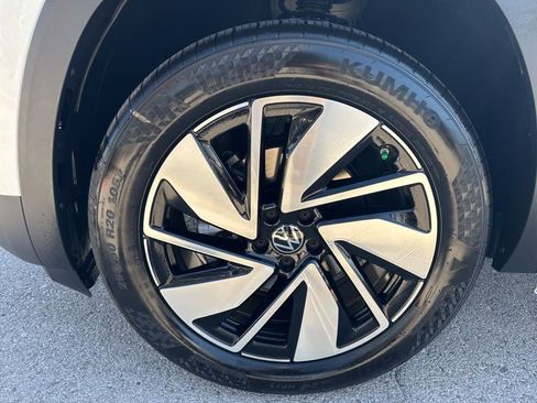 New 2026 Volkswagen Atlas SE image 9