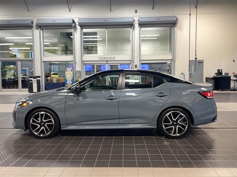 Used 2024 Nissan Sentra SR w/ SR Premium Package image 4