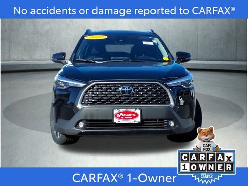Certified 2022 Toyota Corolla Cross XLE image 2