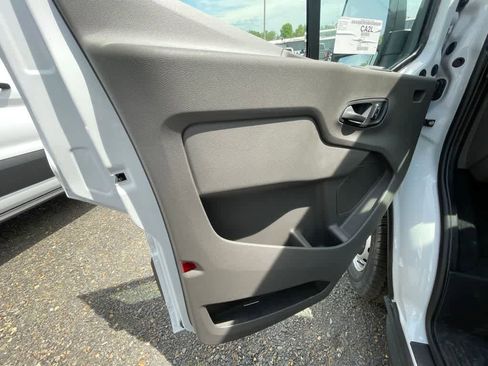 New 2025 Ford Transit 250 148 Medium Roof image 17
