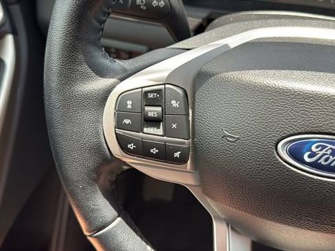 Used 2023 Ford Explorer Limited AWD/4WD image 29