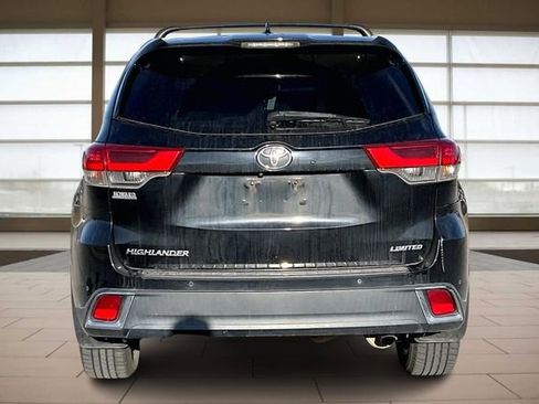 Used 2017 Toyota Highlander FWD V6 image 4