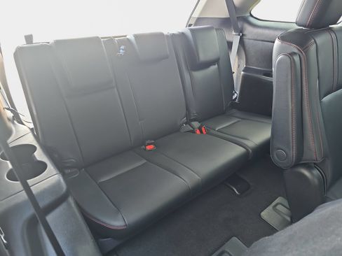 Used 2019 Toyota Highlander SE AWD/4WD image 16