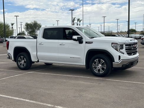 Certified 2025 GMC Sierra 1500 SLT RWD image 7