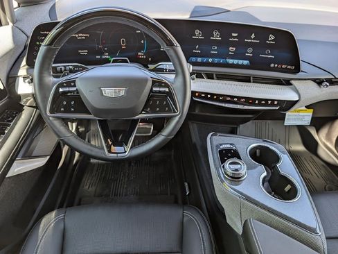 Certified 2025 Cadillac Optiq Sport 2 w/ LPO, Floor Liner Package AWD/4WD image 17