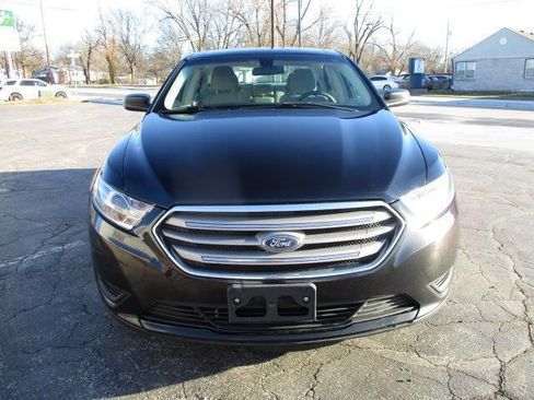 Used 2017 Ford Taurus SE image 3