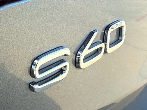 Used 2021 Volvo S60 T5 Momentum FWD image 9