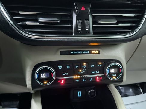 Used 2020 Ford Escape Titanium image 23