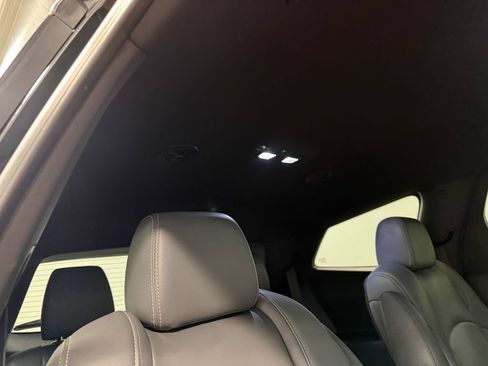 Used 2023 Buick Enclave Essence AWD/4WD image 15