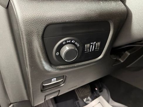 Used 2024 Jeep Grand Cherokee L Laredo RWD image 33