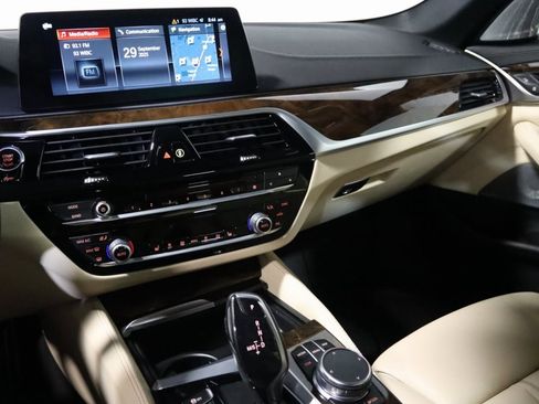 Used 2018 BMW M550i xDrive image 48