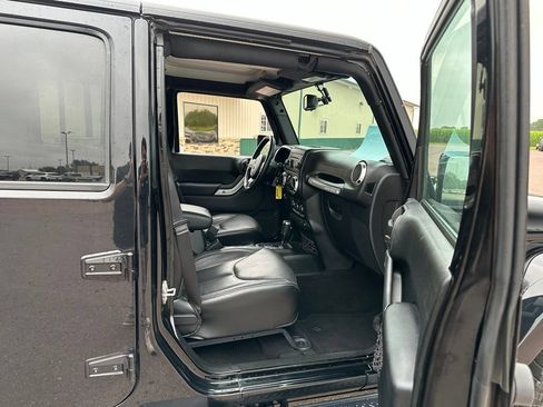 Used 2018 Jeep Wrangler Unlimited Sahara AWD/4WD image 27