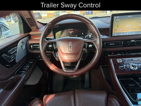 Used 2022 Lincoln Aviator Black Label w/ Class IV Trailer Tow Package AWD/4WD image 16
