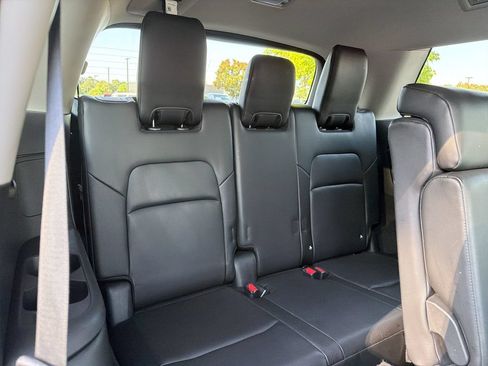 Used 2025 Nissan Pathfinder SL FWD image 17