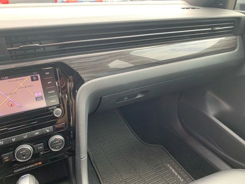 Used 2021 Volkswagen Passat 2.0T R-Line image 17