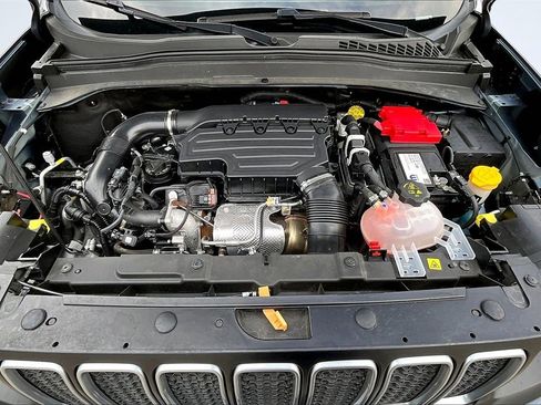 Used 2023 Jeep Renegade Latitude w/ Premium Group image 10