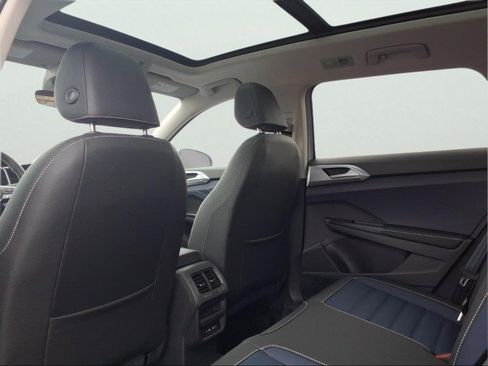 New 2026 Volkswagen Taos SEL AWD/4WD image 10