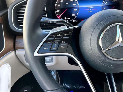 Used 2025 Mercedes-Benz GLE 350 4MATIC image 23