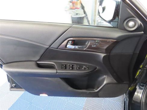 Used 2016 Honda Accord EX-L image 16