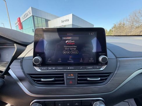 Used 2023 Nissan Altima 2.5 SV image 9