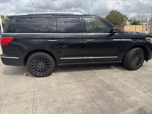 Used 2019 Lincoln Navigator Reserve image 4