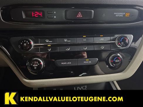Used 2016 Kia Sedona LX w/ Option Group 020 FWD image 15