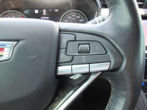 Used 2022 Cadillac XT6 Premium Luxury w/ Technology Package FWD image 24