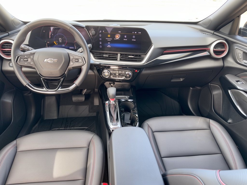 Used 2025 Chevrolet Trax RS w/ Driver Confidence Package FWD image 17
