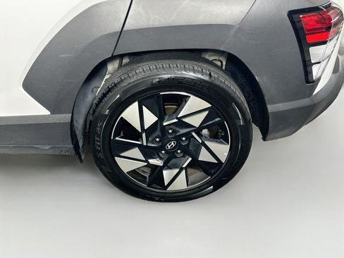 Used 2025 Hyundai Kona SEL FWD image 11