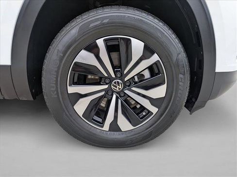 Used 2024 Volkswagen Atlas Cross Sport SE image 21