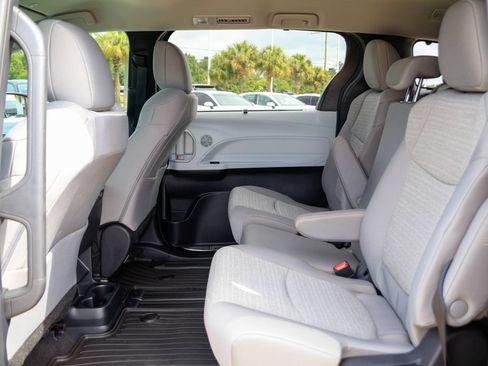 New 2026 Toyota Sienna LE FWD image 8