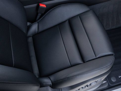 Certified 2026 Porsche Cayenne AWD/4WD image 41
