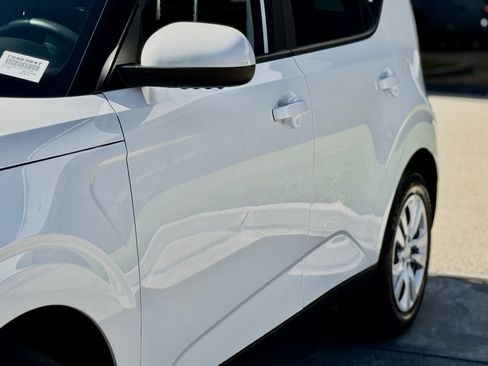 Used 2025 Kia Soul LX FWD image 4