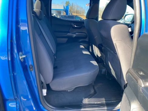 Used 2017 Toyota Tacoma TRD Sport w/ Tow Package (A/T) image 30