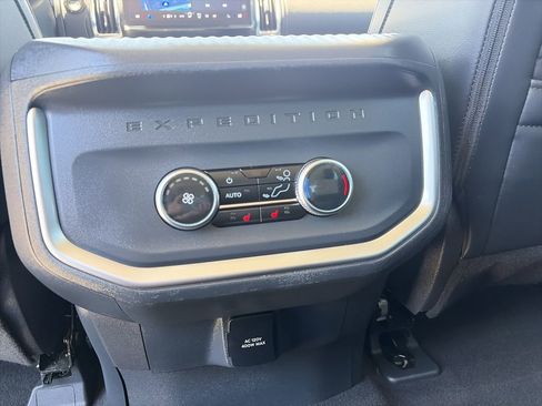Used 2025 Ford Expedition Platinum AWD/4WD image 30