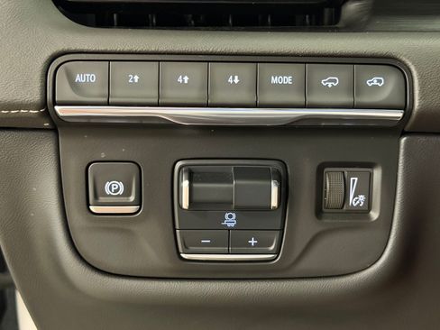 Certified 2024 Cadillac Escalade ESV Sport w/ Touring Package AWD/4WD image 18