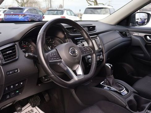 Used 2019 Nissan Rogue SV image 11