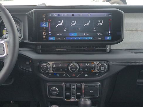 Used 2025 Jeep Wrangler Unlimited Sahara AWD/4WD image 19