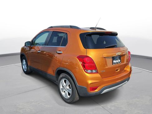 Used 2017 Chevrolet Trax LT w/ Sun & Sound Package FWD image 8