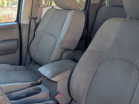Used 2012 Nissan Frontier SV image 16