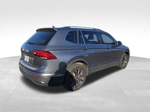 Certified 2022 Volkswagen Tiguan SE w/ Panoramic Sunroof Package image 7